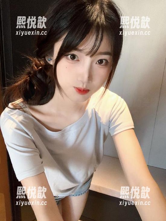 Umeko J 展现Umeko J的风采:欣赏她独特的美脚作品,感受美图带来的视觉盛宴